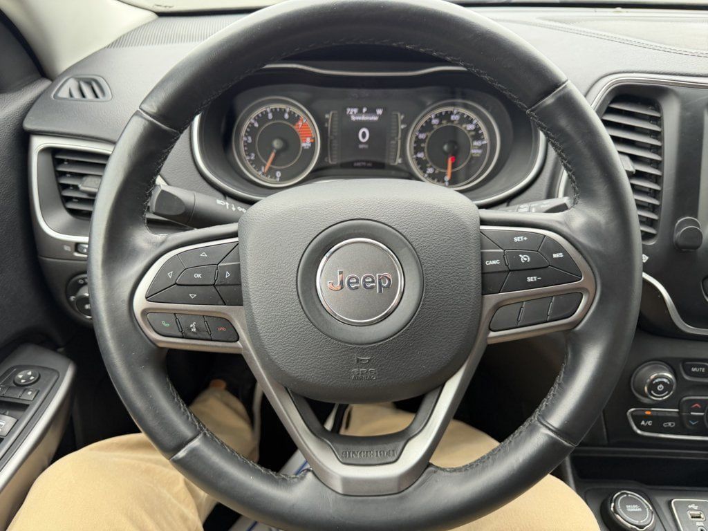 Used 2019 Jeep Cherokee Latitude Plus w/ Comfort/Convenience Group AWD/4WD image 18
