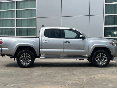 Used 2018 Toyota Tacoma Limited image 3