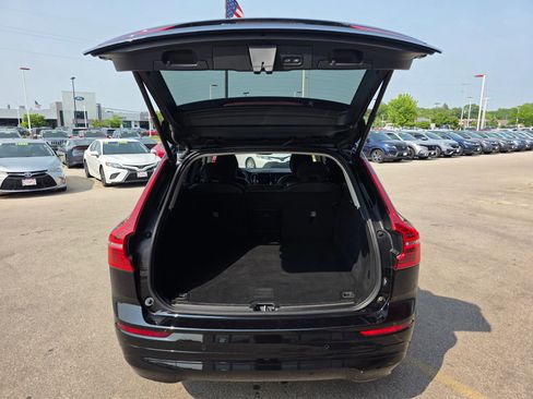 Used 2022 Volvo XC60 B5 Momentum image 6