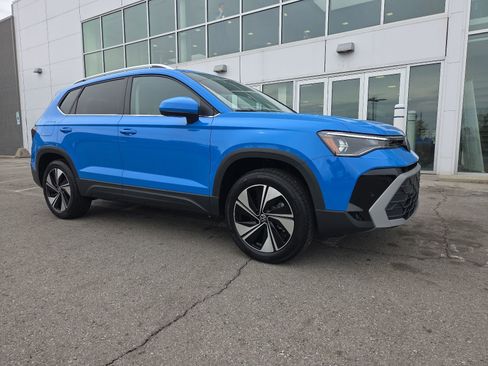 New 2026 Volkswagen Taos SE AWD/4WD image 2
