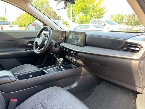 Used 2025 Nissan Kicks SV FWD image 20