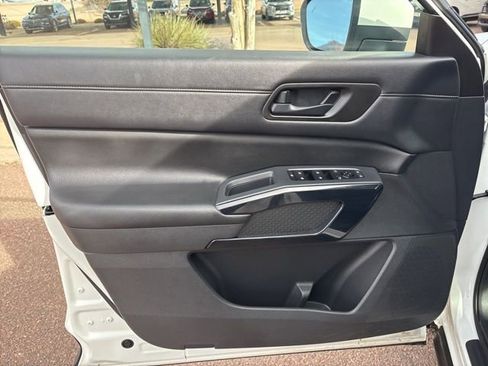 Certified 2024 Nissan Pathfinder SV image 19