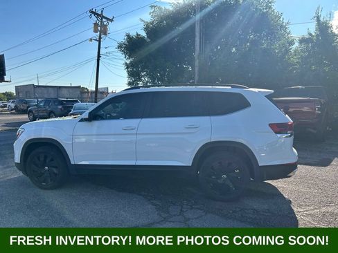 Used 2024 Volkswagen Atlas SE w/ Panoramic Sunroof Package FWD image 5