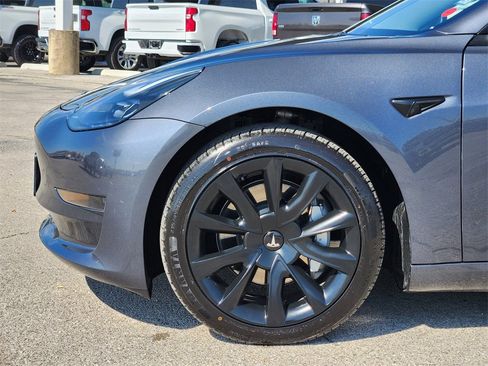 Used 2023 Tesla Model 3 Standard Range image 8