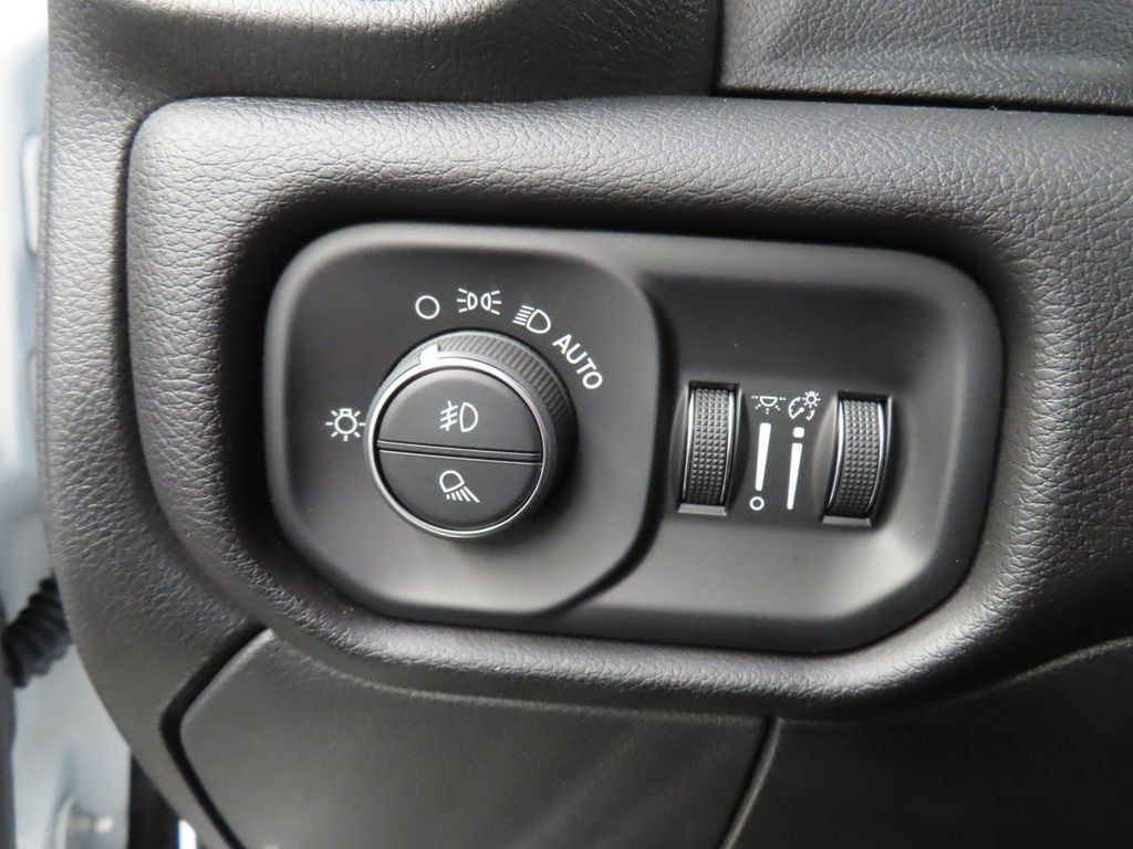 Used 2022 RAM 2500 Laramie AWD/4WD image 38
