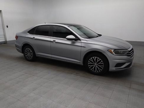 Used 2019 Volkswagen Jetta SEL w/ Cold Weather Package FWD image 11