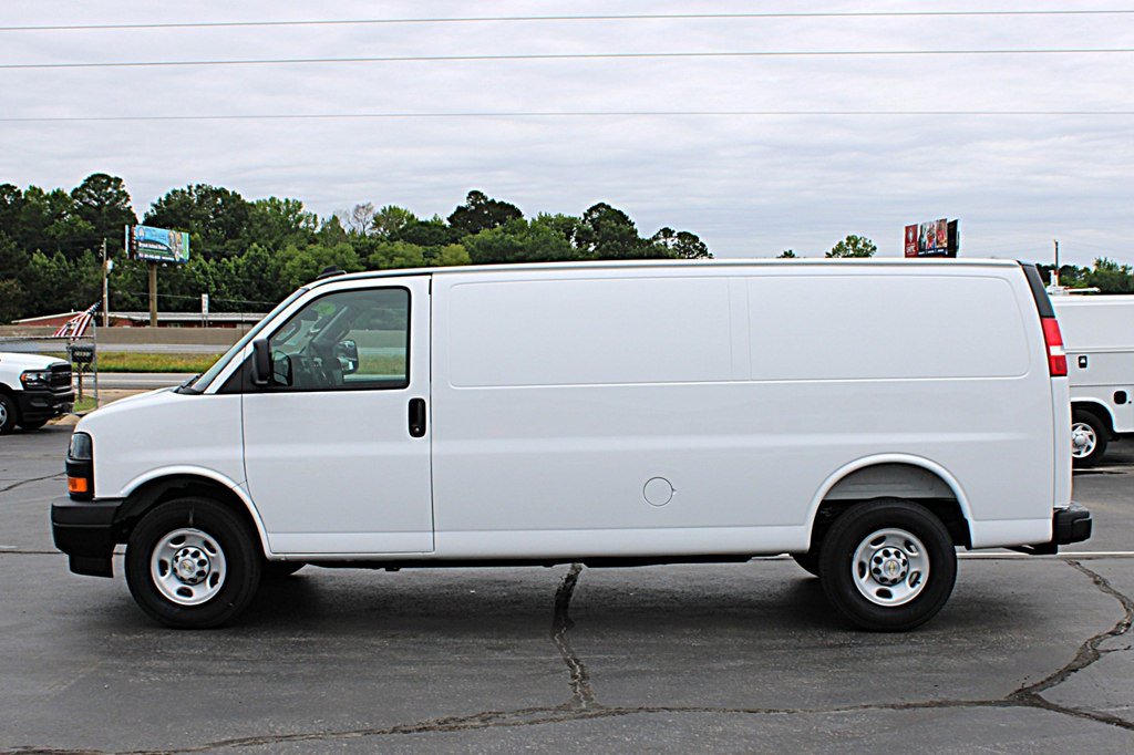 Used 2025 Chevrolet Express 3500 Extended w/ Driver Convenience Package RWD image 6