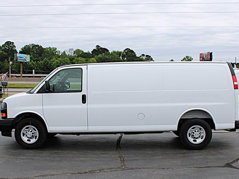 Used 2025 Chevrolet Express 3500 Extended w/ Driver Convenience Package RWD image 6