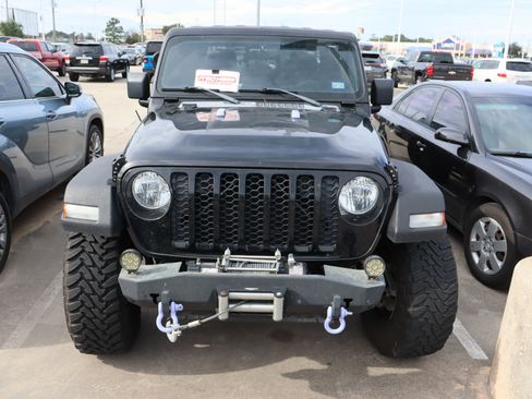 Used 2020 Jeep Gladiator Sport w/ Quick Order Package 24S image 3