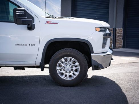 Used 2020 Chevrolet Silverado 3500 LT image 4