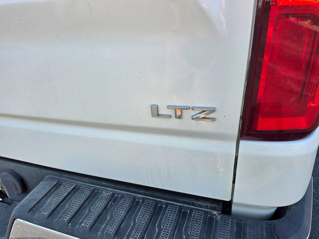 Used 2023 Chevrolet Silverado 1500 LTZ AWD/4WD image 6