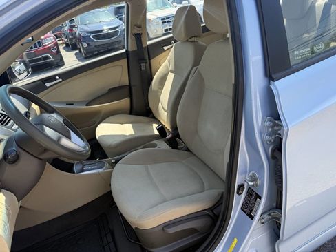 Used 2012 Hyundai Accent GLS FWD image 7