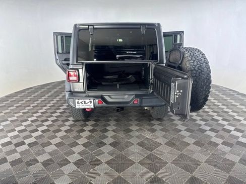 Used 2018 Jeep Wrangler Unlimited Rubicon AWD/4WD image 17