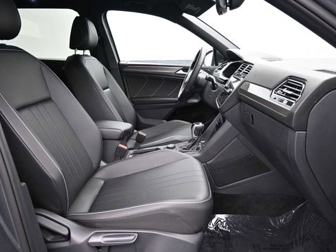 Used 2022 Volkswagen Tiguan SE R-Line image 11