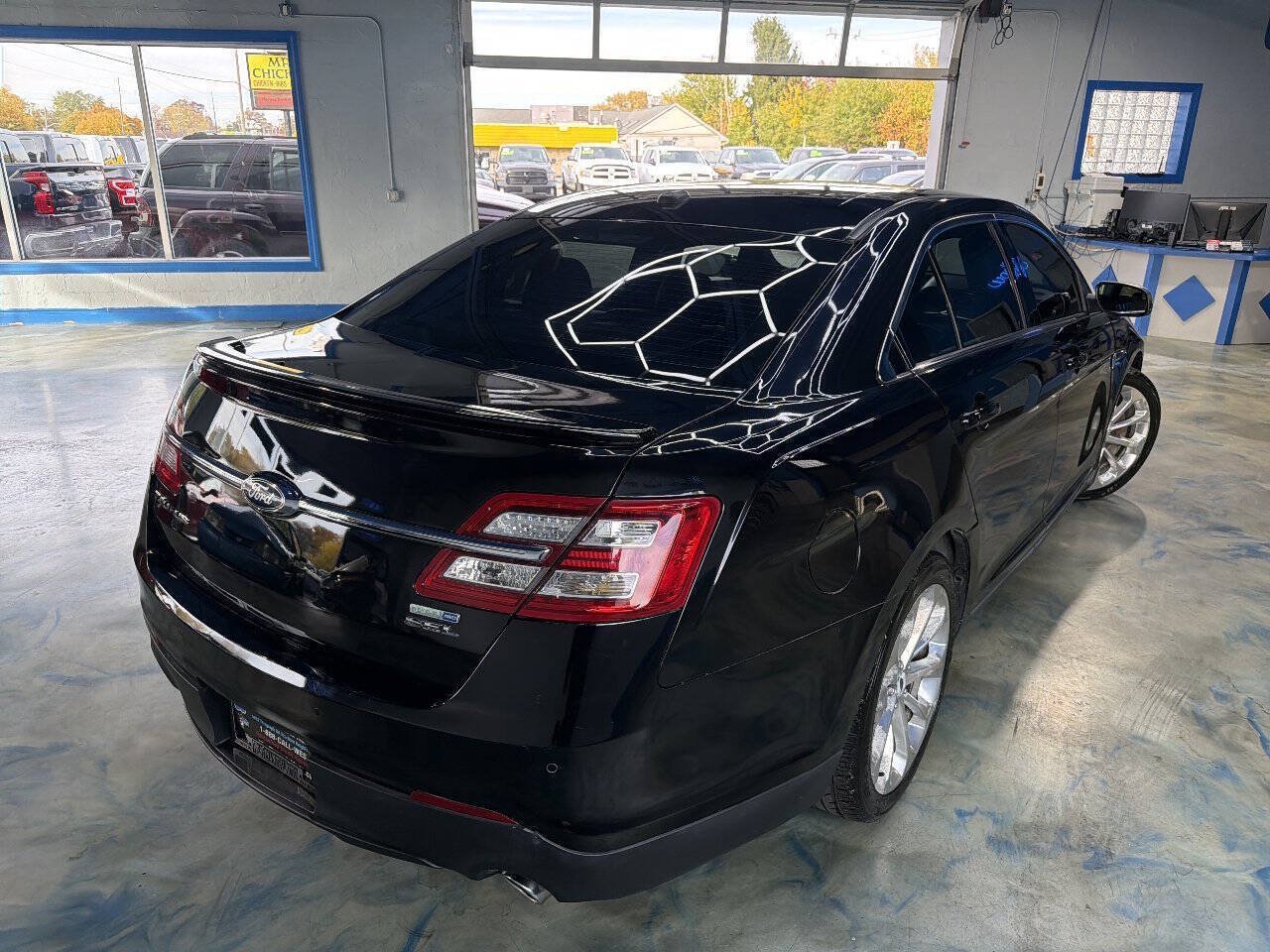 Used 2017 Ford Taurus Limited AWD/4WD image 2