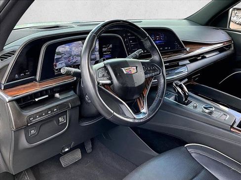 Used 2024 Cadillac Escalade Premium Luxury AWD/4WD image 13