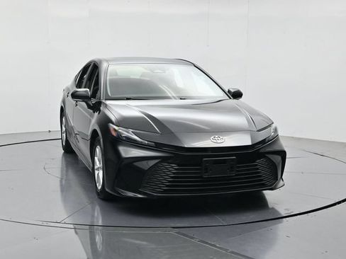 Used 2025 Toyota Camry LE FWD image 4