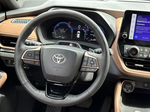 Used 2025 Toyota Grand Highlander AWD Hybrid image 14
