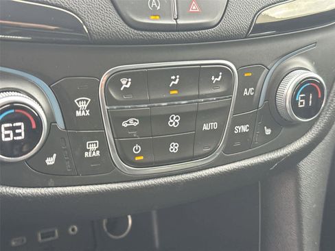 Used 2023 Chevrolet Equinox RS AWD/4WD image 19