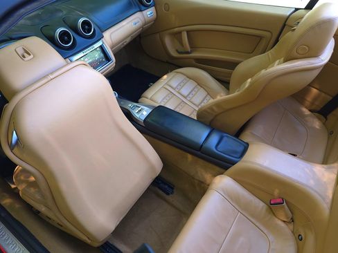 Used 2009 Ferrari California RWD image 19