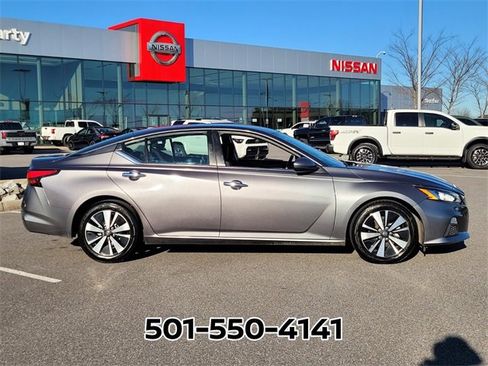 Used 2021 Nissan Altima 2.5 SV image 2