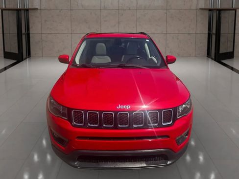 Used 2019 Jeep Compass Latitude FWD image 9