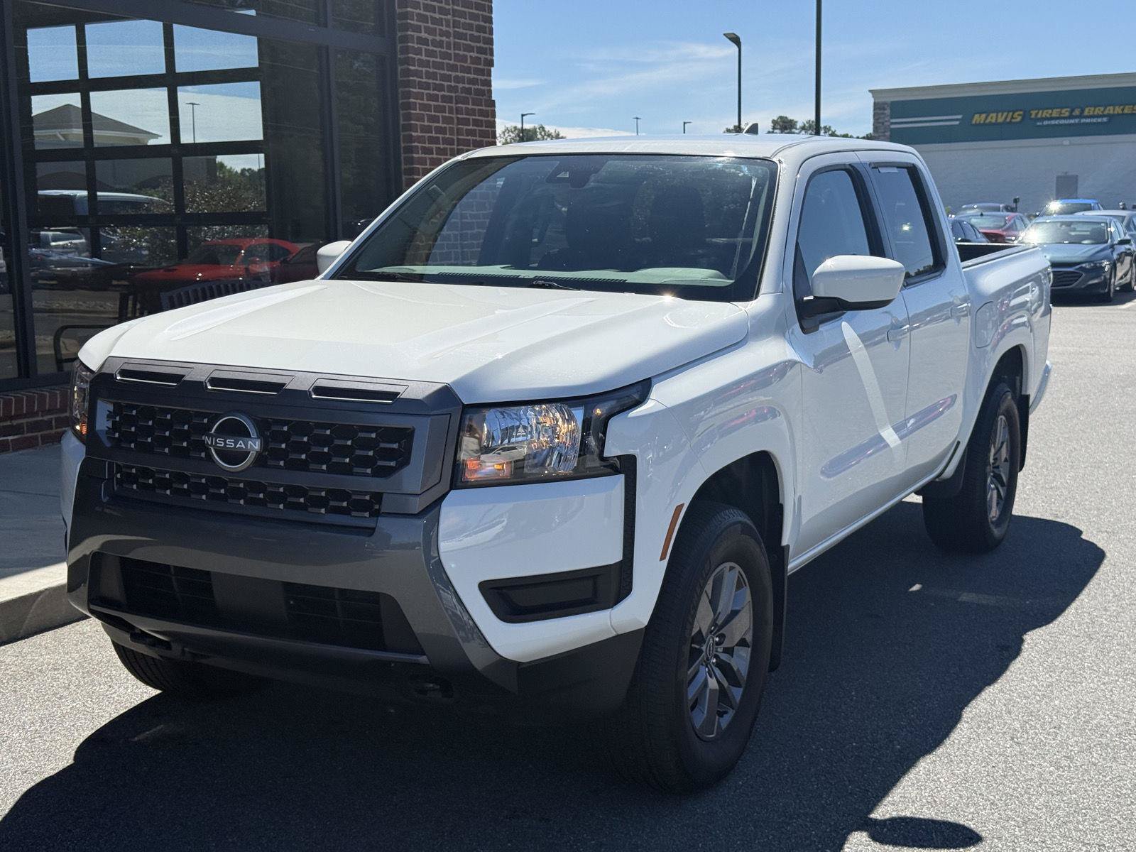 Used 2025 Nissan Frontier SV AWD/4WD image 1