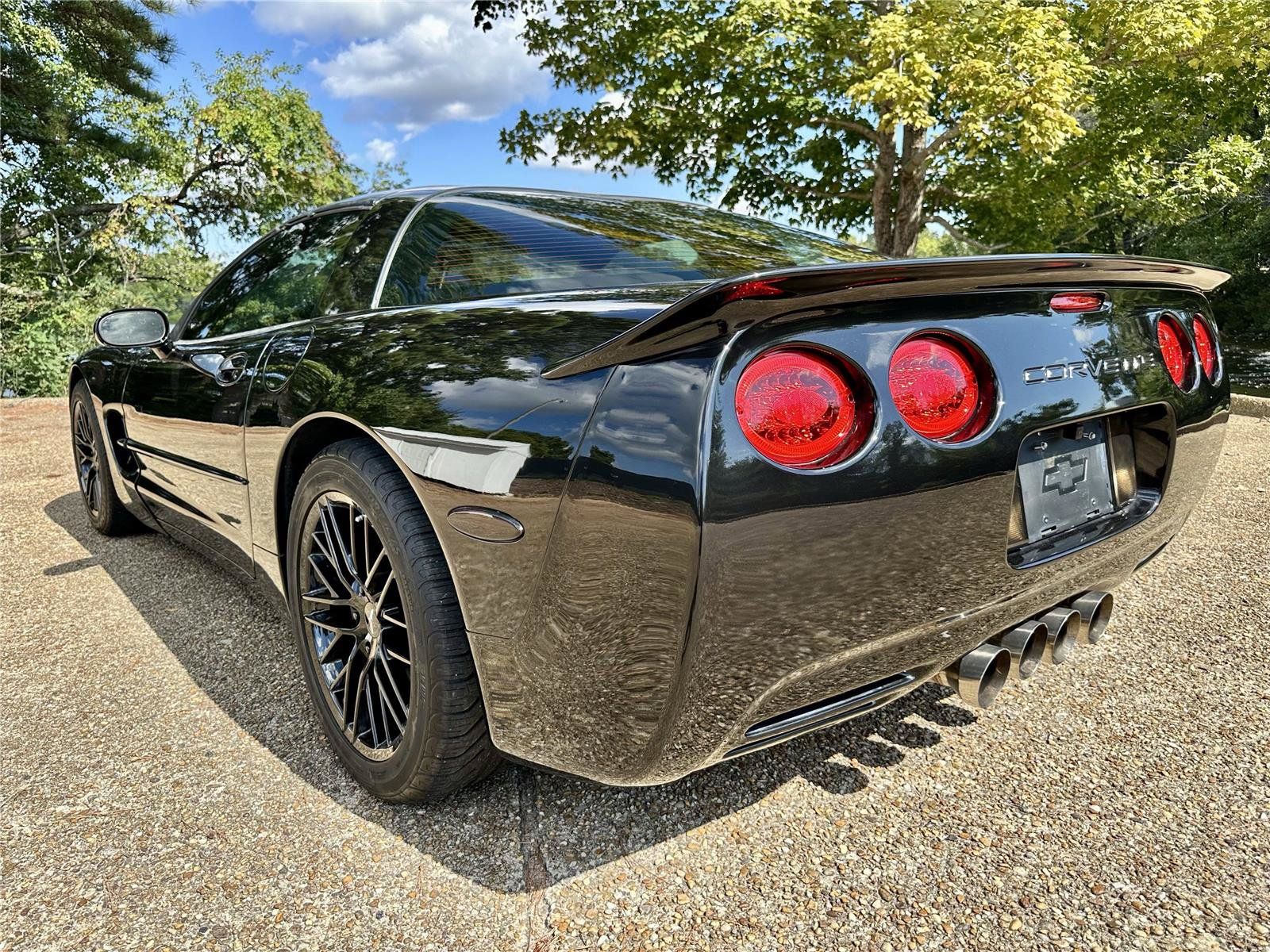 Used 1998 Chevrolet Corvette Coupe w/ Roof Pkg RWD image 7