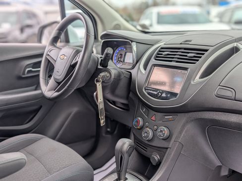 Used 2016 Chevrolet Trax LS image 35