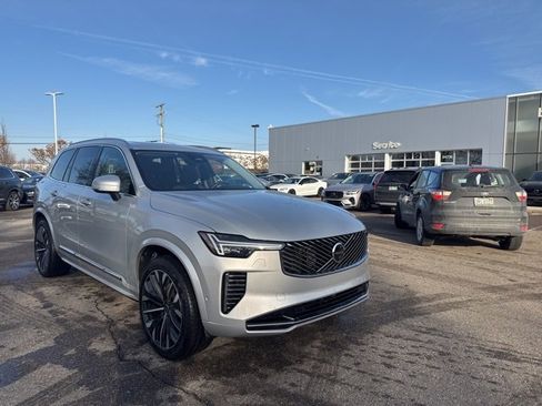 Used 2025 Volvo XC90 B6 Plus image 2