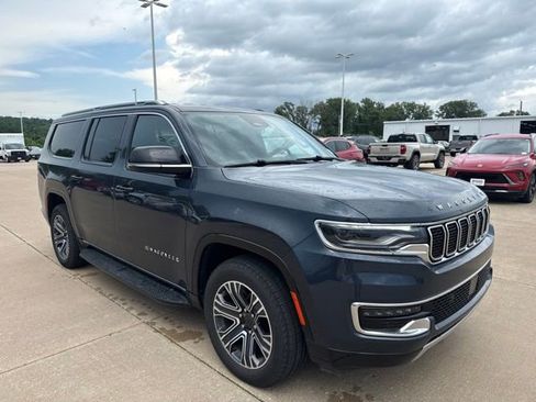 Used 2024 Jeep Wagoneer L Series II w/ Flexible Seating Group AWD/4WD image 1