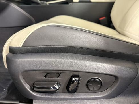 Certified 2025 Lexus ES 300h Ultra Luxury image 24