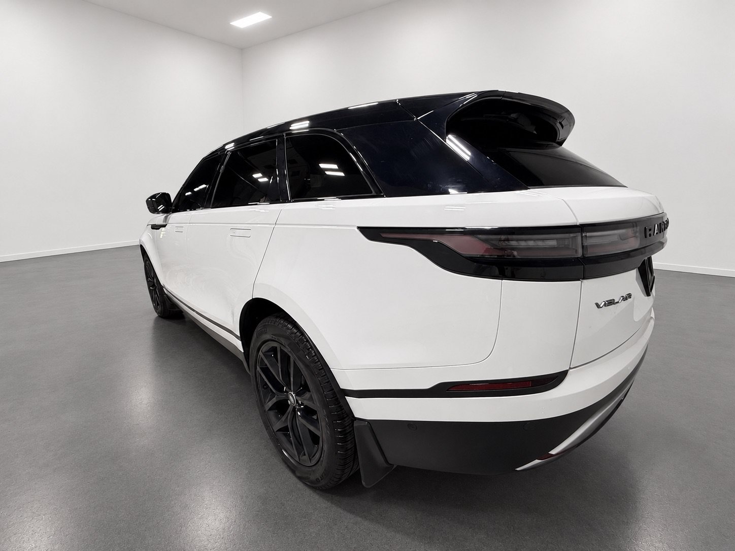 Used 2026 Land Rover Range Rover Velar S AWD/4WD image 5