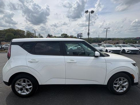 Used 2025 Kia Soul LX FWD image 5