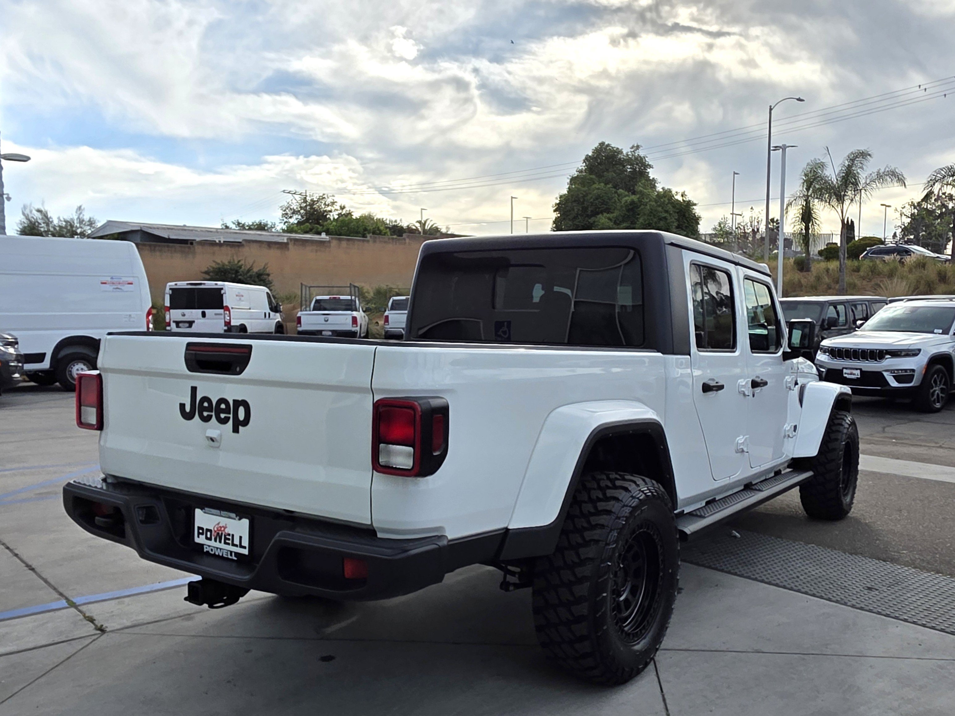 Certified 2023 Jeep Gladiator Sport AWD/4WD image 5