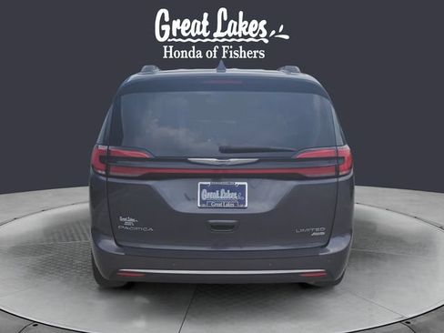 Used 2023 Chrysler Pacifica Limited AWD/4WD image 4