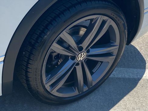 Certified 2022 Volkswagen Tiguan SEL R-Line AWD/4WD image 21
