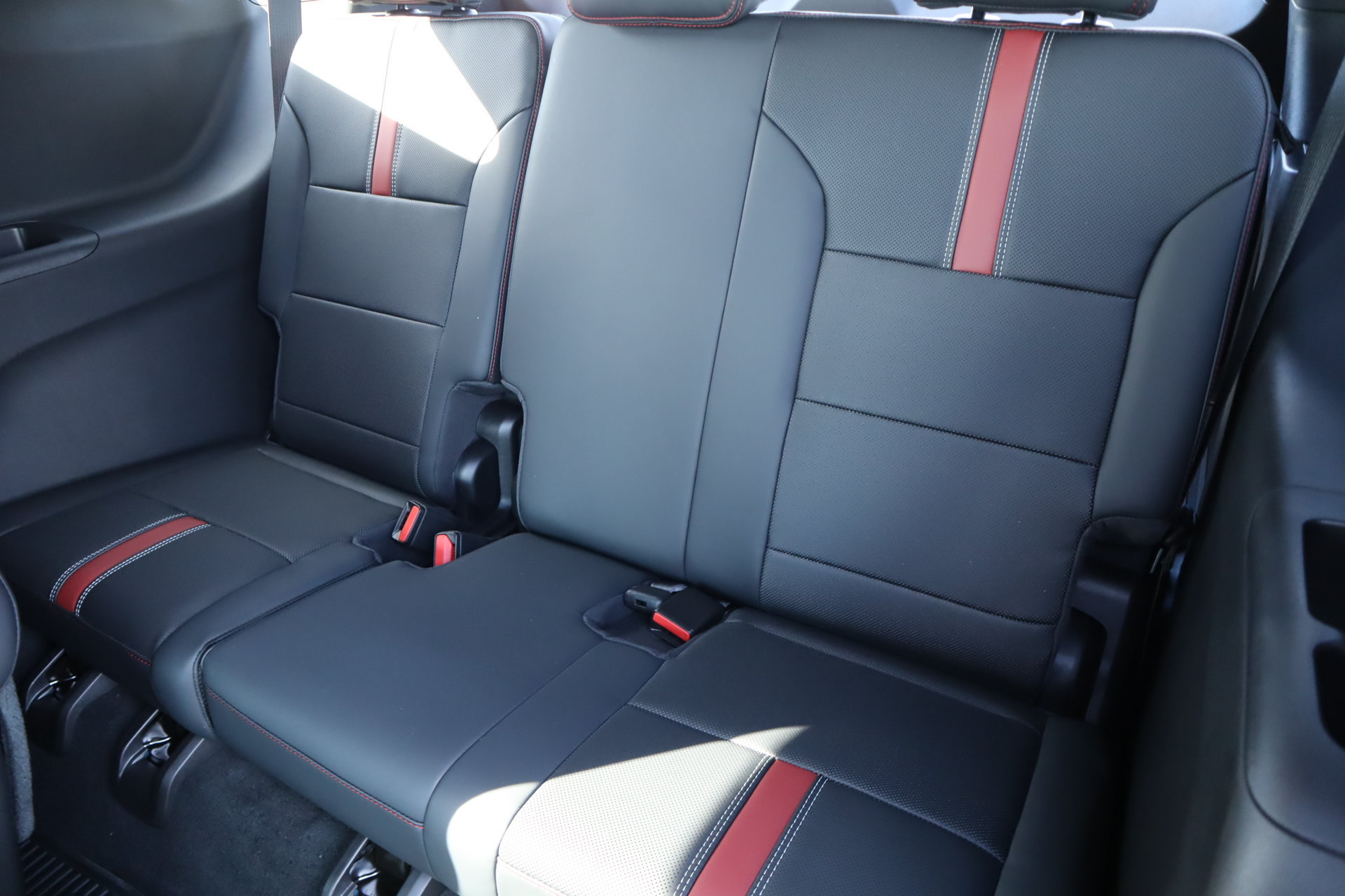 New 2027 Chevrolet Traverse RS w/ LPO, Floor Liner Package AWD/4WD image 15