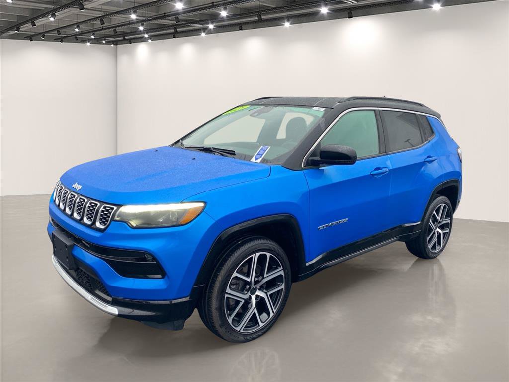 Used 2025 Jeep Compass Limited w/ Elite Group AWD/4WD image 3