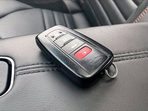 Used 2022 Toyota Avalon XSE image 14