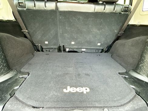 Used 2017 Jeep Wrangler Unlimited Rubicon w/ Dual Top Group AWD/4WD image 11