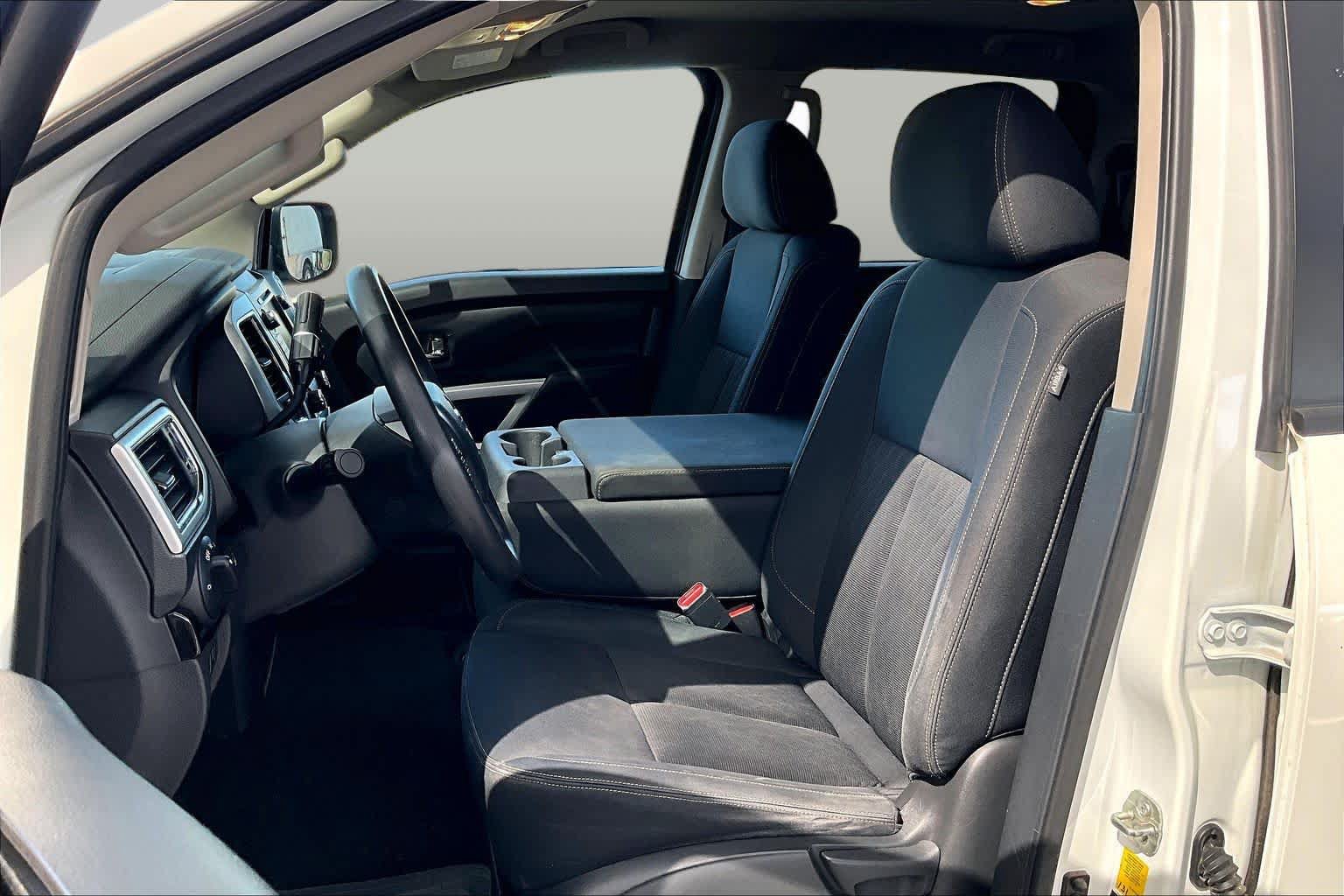 Used 2019 Nissan Titan SV RWD image 8