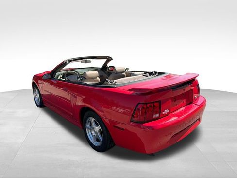 Used 2003 Ford Mustang Convertible RWD image 10