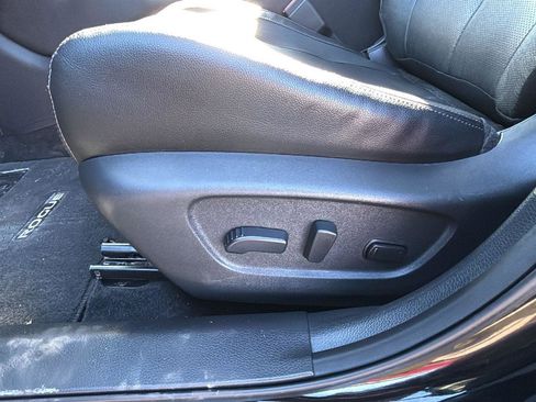 Used 2018 Nissan Rogue SL w/ Premium Package image 20