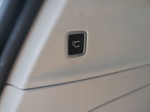 Used 2018 Chrysler Pacifica Touring Plus FWD image 18
