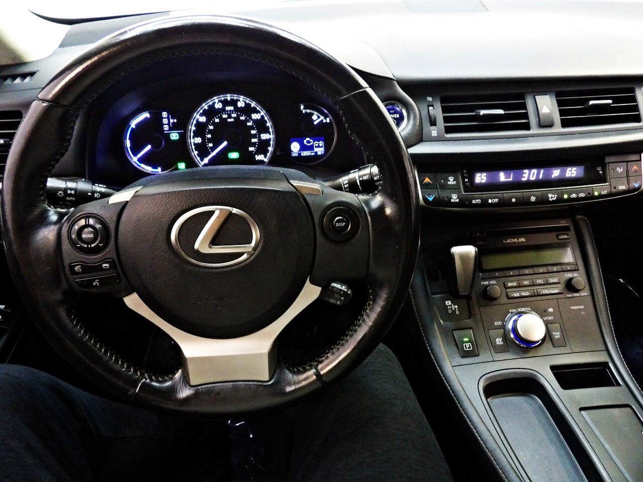 Used 2016 Lexus CT 200h w/ Accessory Package 2 FWD image 17