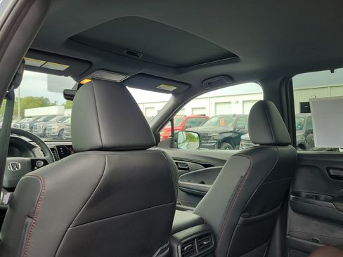 Used 2024 Honda Passport Black Edition image 14