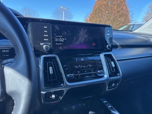 Used 2023 Kia Sorento SX image 11
