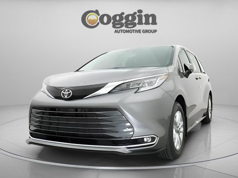 New 2026 Toyota Sienna Limited FWD image 31