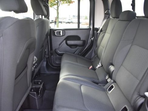 Used 2021 Jeep Gladiator Sport image 13